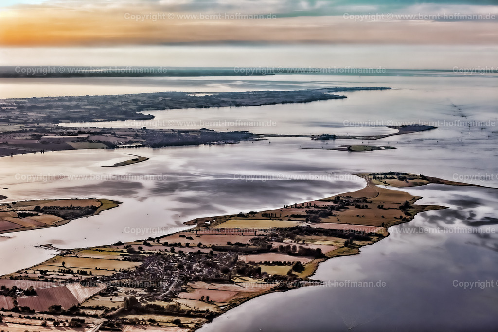 PLB_3394tp_Aeroe_90x60 | Luftbild, Insel Aeroe, Ost- und Südost -Seite.

Bildanmutung - Farbvariationen, farbverändert. - Realisiert mit Pictrs.com