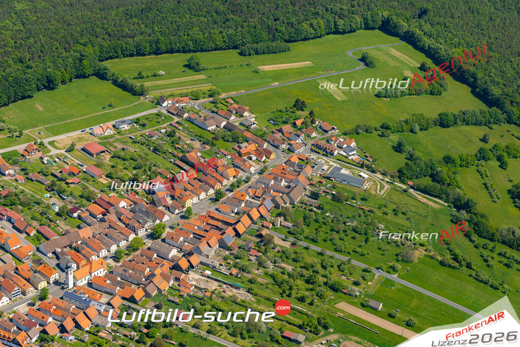 Die Luftaufnahme Langenleiten - Sandberg wurde 2022 vom Flugzeug aus (keine Drohne) erstellt. Hohe Auflösung -für große Poster und Wandbilder geeignet - Garantiert!