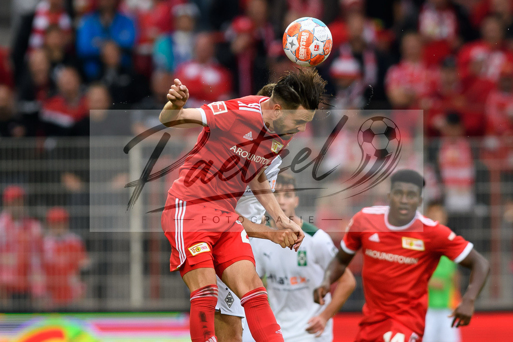 FCUBMG20210829_052 | Fussball, Herren: #h23# in Aktion, am Ball, Einzelaktion beim Spiel der 1. Bundesliga zwischen 1. FC Union Berlin und Borussia Moenchengladbach im Stadion An der Alten Foersterei am 29.08.2021 in Berlin, Deutschland. - Realisiert mit Pictrs.com