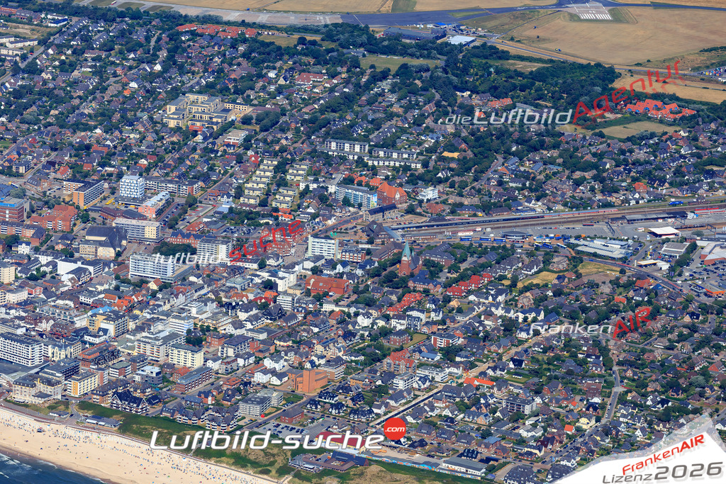 Die Luftbildaufnahme Westerland - Sylt wurde 2018 mittels Flugzeug (keine Drohne) erstellt. Perfekte Schärfe und Druck- Auflösung- Garantiert!