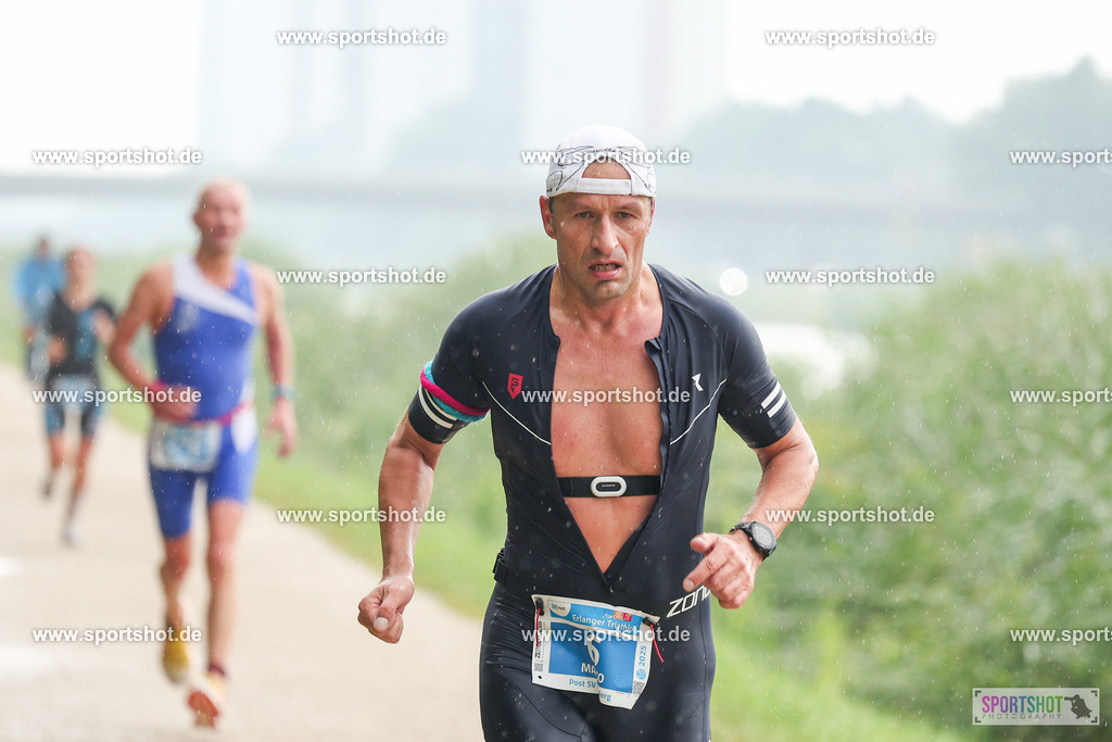 LUR_1262 | 34. M-net Erlanger Triathlon 2025 #erlangertriathlon  #mnettriathlon2025 #mnettriathlon #team #olympischedistanz #mitteldistanz #triathlon #maindonaukanal  #erlangertriathlon2025 #yourpictrs #tv1848 #tv1848erlangen  #triathlonbayern #sportinerlangen #demsportverbunden #sportshot_your_pictrs Copyright: www.sportshot.de