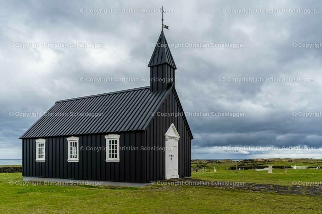 Budir II | Kleine schwarze Kirche von Budir, Snæfellsnes, Island - Realisiert mit Pictrs.com
