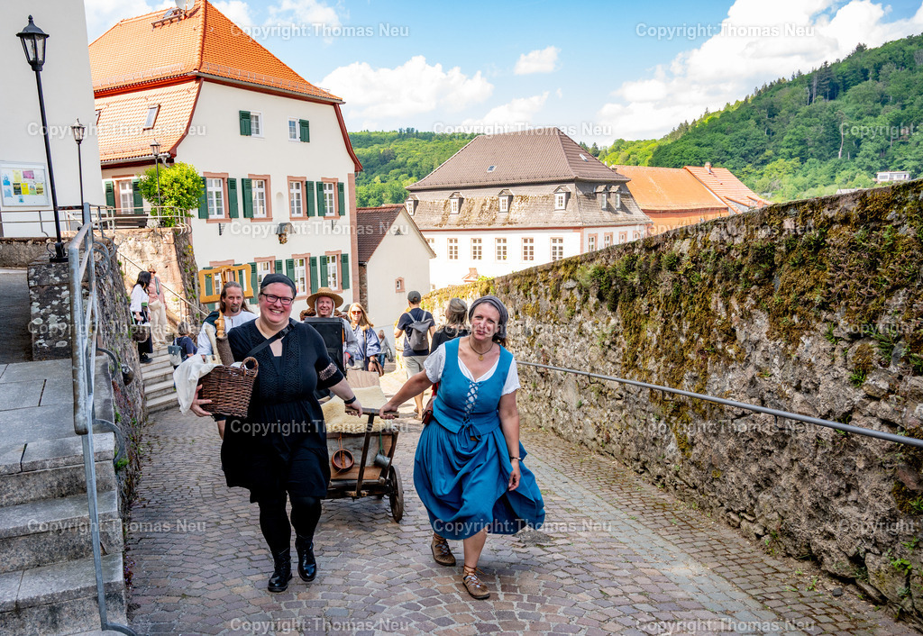 Lindenfels-Mittelaltermarkt-fotografie-thomas-neu.jpg20 | bli, Lindenfels, Mittelaltermarkt in der Burgstraße, Kurpark , Rathaushof und Burg, hier der historische Tanzkreis Bensheim im Rathaushof,  ,Bild: THomas Neu