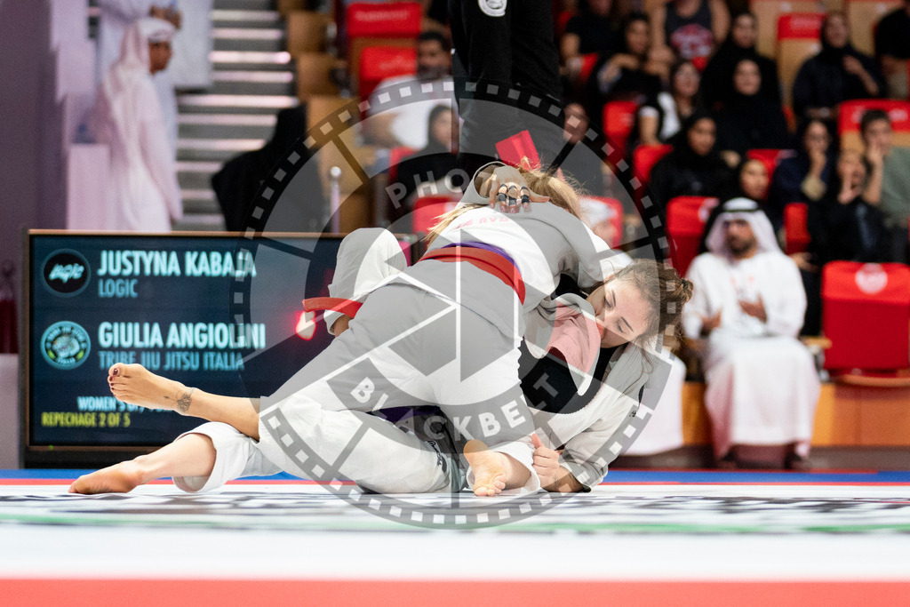 20231109PBB6415 | Fighters compete during the AJP World Professional Championship in the Mubadala Arena in Abu Dhabi, Arab United Emirates, on November 9, 2023.