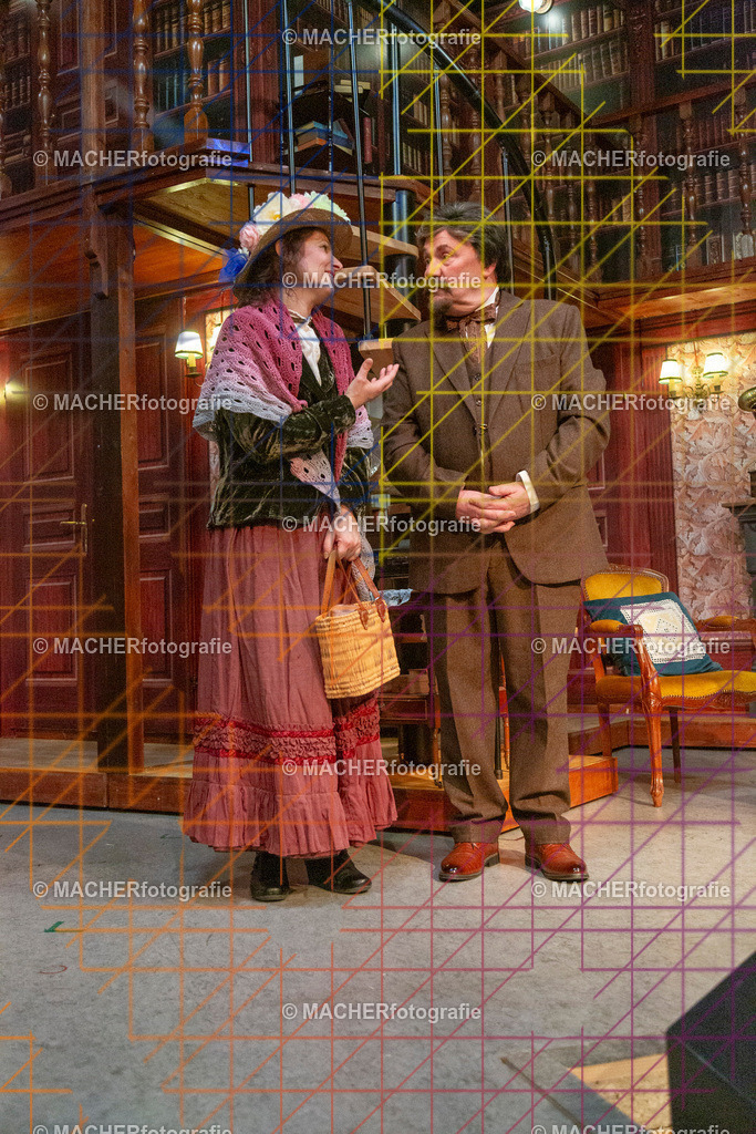 111_MFL-2025 | Portraitbilder von Regisseur; Darsteller; Techniker; Maske; Kostüme; Chor; Musiker; Bilderserie der Generalprobe und der Premierenvorstellung, Szenenbilder; Ausdrucksstudien; Bühnenüberblick; Bühnenkulissen; Pressefotos inkl. Redaktionsfoto Darstellergruppe.