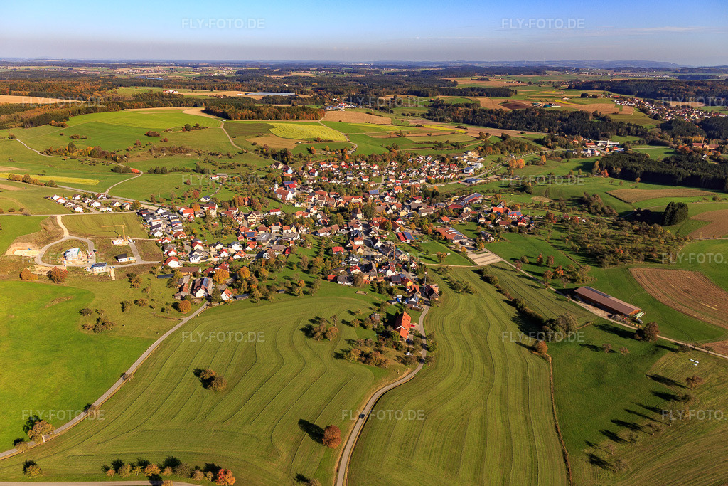 Luftbild: Ortsansicht von Süden im Ortsteil Hoppetenzell in Stockach im Bundesland Baden-Württemberg in Deutschland. Foto: IMG_119304.jpg vom 14.10.2019 durch Werner Riehm/FLY-FOTO.de