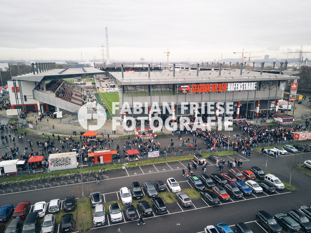 GER Rot-Weiss Essen vs. SSV Ulm, Fussball, 3. Liga, Spieltag 19, Saison 2025/2026, 20.12.2025 | GER Rot-Weiss Essen vs. SSV Ulm, Fussball, 3. Liga, Spieltag 19, Saison 2025/2026, 20.12.2025Foto: Fabian Friese - Realisiert mit Pictrs.com