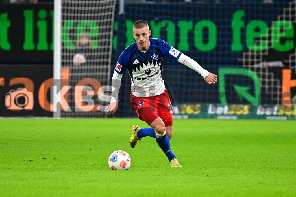 KBS Picture_HSV-Stuttgart_049 | Muheim Miro (HSV) ,Sportplatz :  Volksparkstadion, - Realisiert mit Pictrs.com