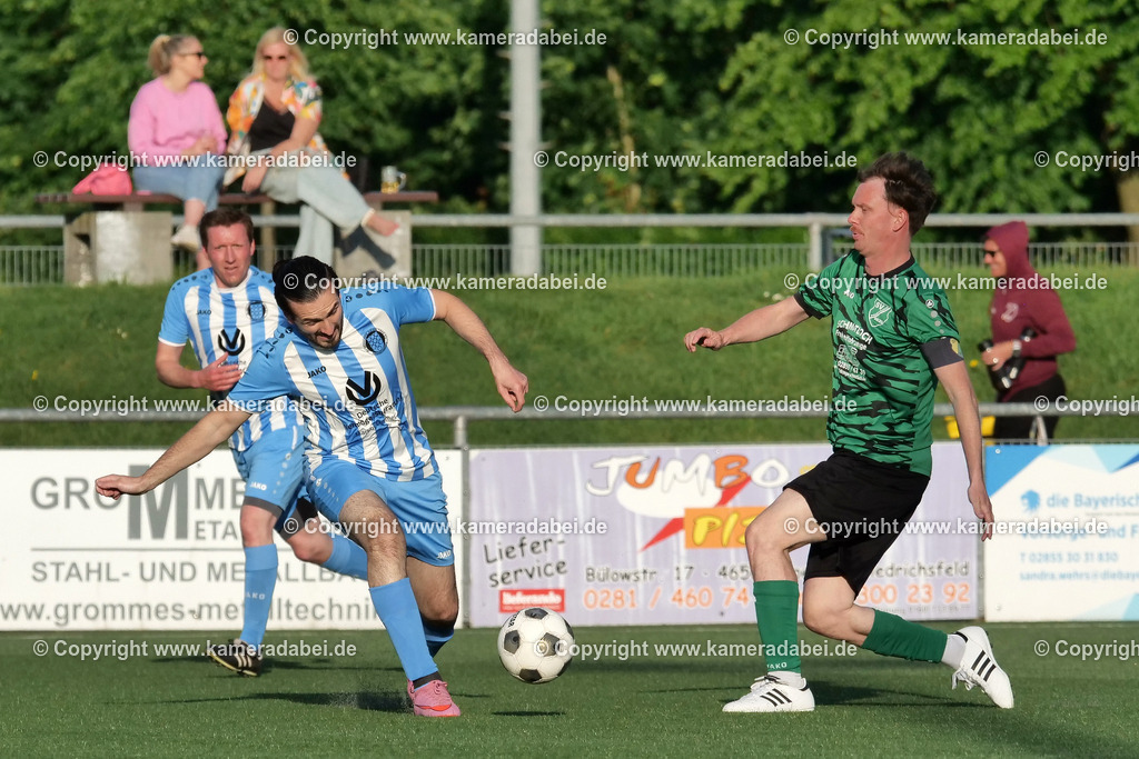 Fußball Kreispokal 25/26 Ü 32 : Spiel um Platz 3 : SV 08/29 Friedrichsfeld - SV Ringenberg AH  2 : 1 | Fußball Kreispokal 25/26 Ü 32 : Spiel um Platz 3 : SV 08/29 Friedrichsfeld - SV Ringenberg AH  2 : 1Spielort : Voerde Friedrichsfeld - Realisiert mit Pictrs.com