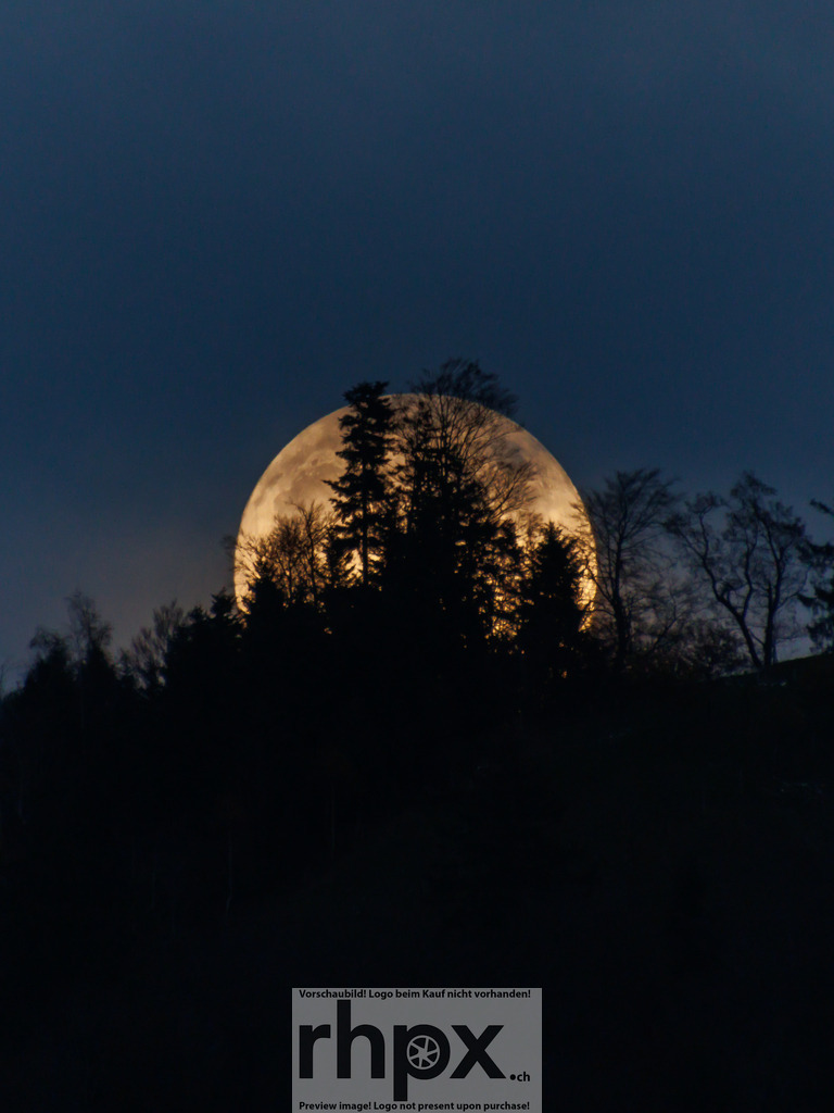 Mond | Stimmungsvolle Fotokunst aus Luzern. Erlebe den Pilatus, den See und die Stadt Luzern in exklusiven Aufnahmen in der Fotogalerie & Shop. - Realisiert mit Pictrs.com