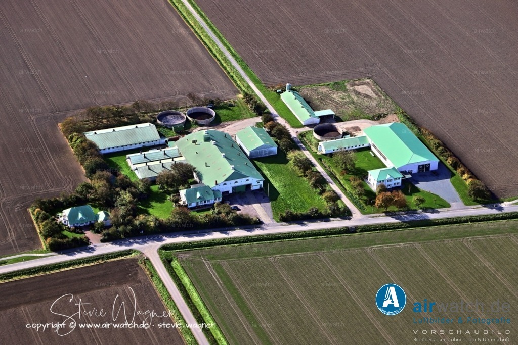 Luftbilder-Nordfriesland--Husum-Reussenköge-Kuestenlinie-Landgewinnung-airwatch-wagner-IMG_1937 | Entdecken Sie atemberaubende Luftbilder und Fotografien auf airwatch.de - Tauchen Sie ein in eine Welt voller faszinierender Aufnahmen aus der Vogelperspektive.