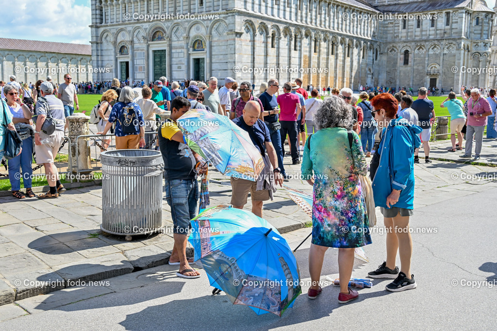 Italien_ Toscana_ Pisa_ 28.05.2024-6 | 28.05.2024, Italien, ITA, Toskana, Pisa im Bild Stadtansichten, Gebäude, Architektur, Touristen, Historisch, Souvenier, Turm, Dom, Piazza, schief


Pisa ist eine Stadt in Italien, gelegen in der Toskana am Arno. Wahrzeichen ist der als Schiefer Turm von Pisa bekannte Campanile des Doms auf der Piazza dei Miracoli im Norden des Stadtzentrums. 
Quelle: Wikipedia
