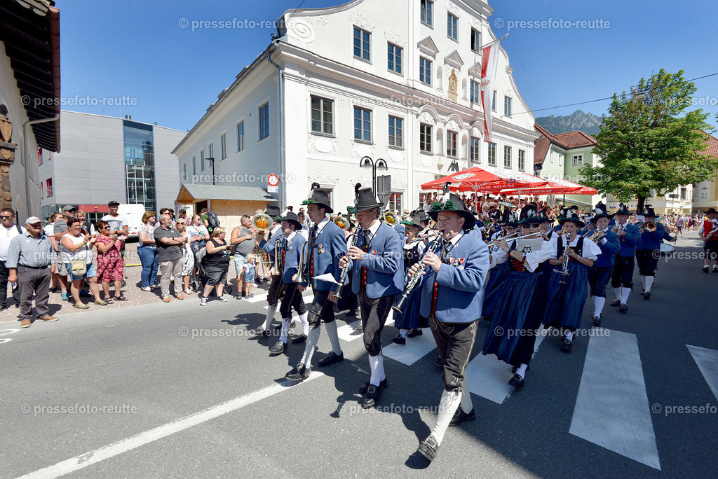 news-2022-Juli17-Musikumzug-Reutte--WTV_3568-Forchach | Info aus dem Bezirk Reutte/Ausserfern Tirol sowie eine umfangreiche Bilddatenbank über die gesamte Region: Lechtal, Talkessel Reutte, Tannheimertal, Zwischentoren. Lech, Plansee, Zugspitze, Grenztunnel, B179, Fernpassstraße, Verkehr, Lawinen, Tradition, - Realisiert mit Pictrs.com