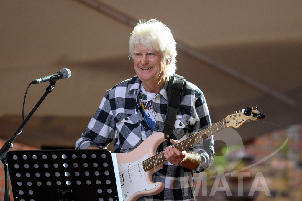 _DWA2761 | John Lees von John Lees' Barclay James Harvest live bei einem Konzert in Serenadenhof Nürnberg, 01.07.2023 - Realisiert mit Pictrs.com