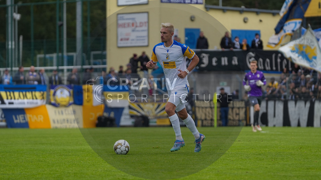 Fußball, Herren, Saison 2025/2026, Regionalliga Nordost, 11. Spieltag, FSV 63 Luckenwalde vs. FC Carl-Zeiss Jena, Samstag 05.10.2025, Werner-Seelenbinder-Stadion Luckenwalde, | Fußball, Herren, Saison 2025/2026, Regionalliga Nordost, 11. Spieltag, FSV 63 Luckenwalde vs. FC Carl-Zeiss Jena, Samstag 05.10.2025, Werner-Seelenbinder-Stadion Luckenwalde, Im Bild: Sören Reddemann (Luckenwalde) - Realisiert mit Pictrs.com