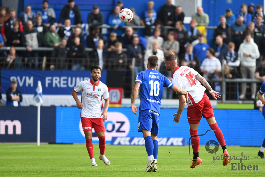 SV Meppen-VfB Lübeck | Herren Regionalliga Nord; SV Meppen (blau)-VfB Lübeck (weiß) am 01.08.2025 in Meppen (Hänsch-Arena), Photo: Philip Eiben 2025 - Realisiert mit Pictrs.com