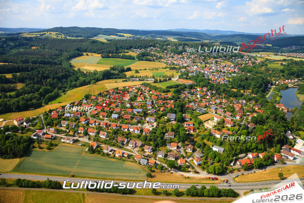 Die Luftaufnahme der Stadt Kulmbach wurde vom UL-Flugzeug heraus erstellt ( keine Drohne )- hohe Auflösung für beste Qualität