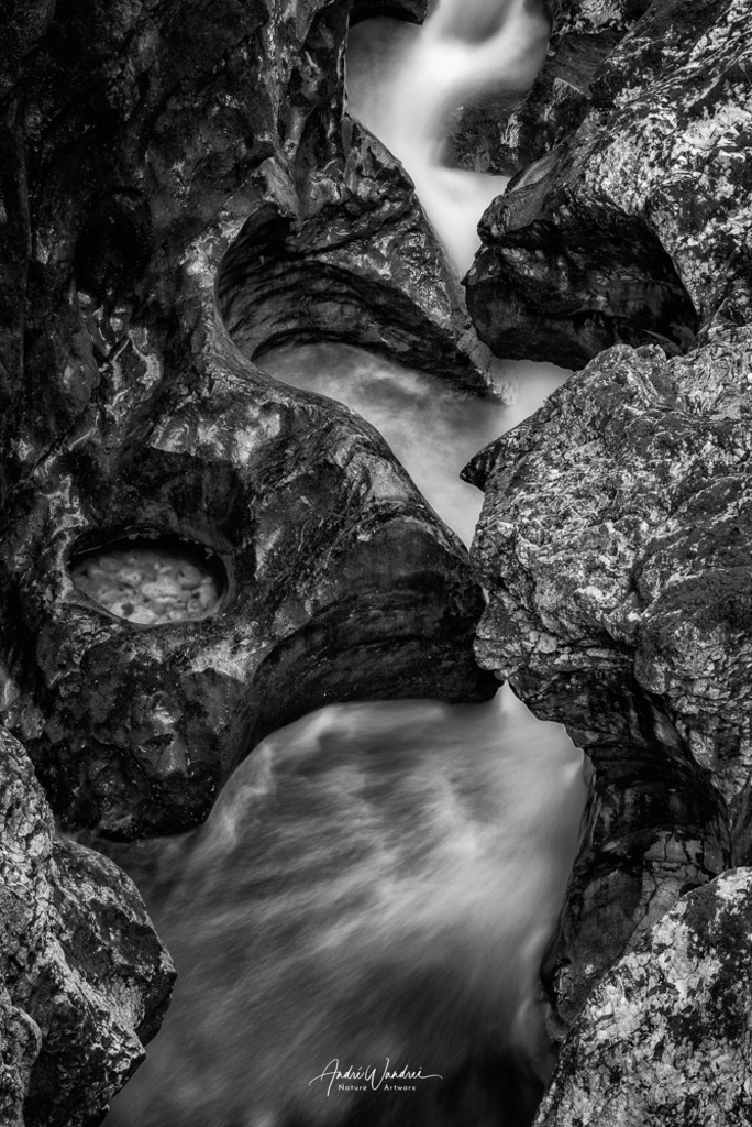 Das Herz von Mostnica (Schwarz-Weiss Version) | Andre Wandrei - Nature Artworx - Realisiert mit Pictrs.com