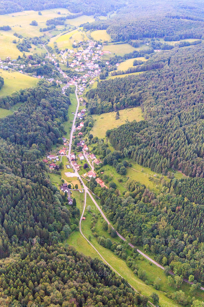 Luftbild: Ulfenbachtal im Ortsteil Langenthal in Hirschhorn im Bundesland Hessen in Deutschland. – Foto: IMG_089416.jpg vom 10.06.2016 durch Werner Riehm/FLY-FOTO.de – Auflösung des Originals: 3477 x 5216 px