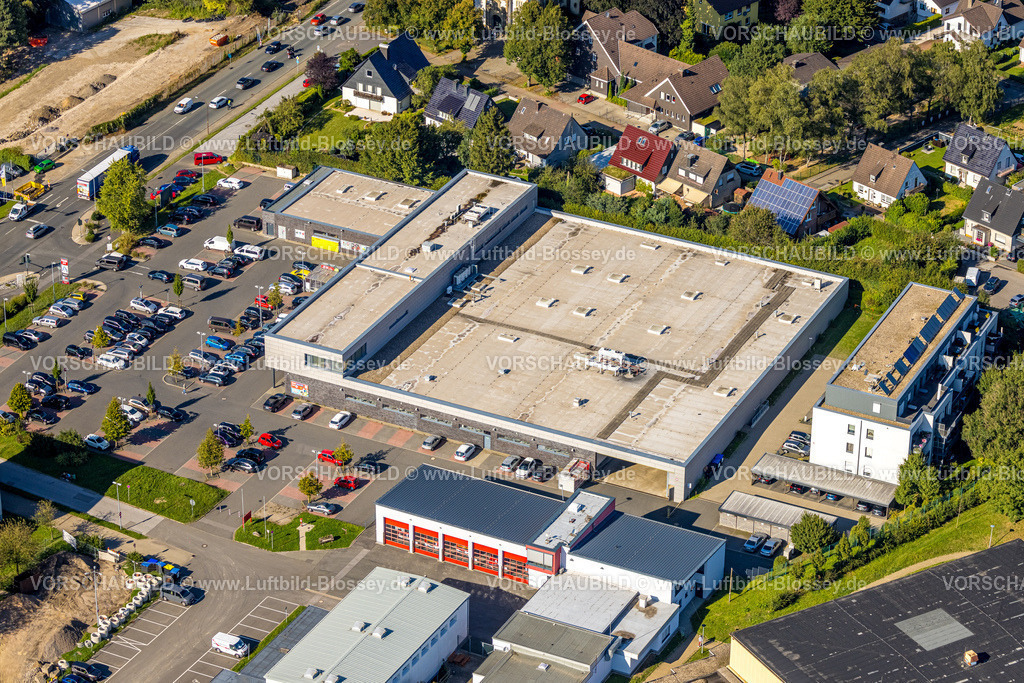 Sprockhoevel240811226Hasslinghausen | Luftbild,  Einkaufszentrum mit Rewe und Aldi Supermarkt, Freiwillige Feuerwehr, Haßlinghausen, Sprockhövel, Ruhrgebiet, Nordrhein-Westfalen, Deutschland