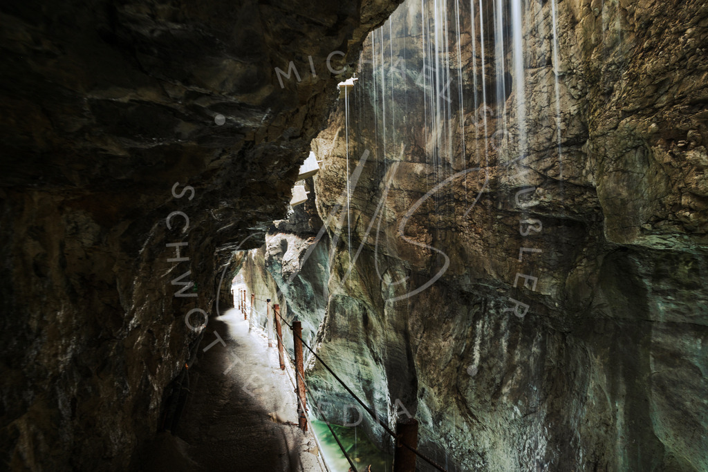 2022-04-21 Partnach Klamm - 039 | Partnach Klamm - Wasser von oben - Realisiert mit Pictrs.com