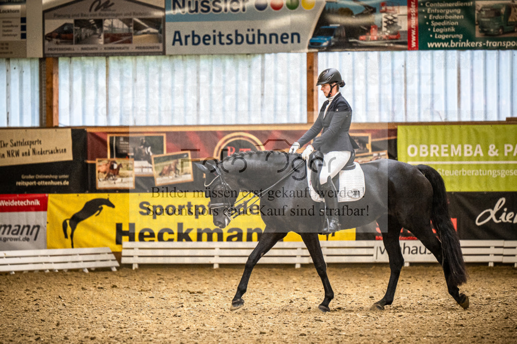 DOS_2845 | Entdecke hochwertige Reitturnierfotos von Foto Oger. Professionell, emotional und authentisch – jetzt Lieblingsmomente im Shop bestellen.Deutschlandweite Turnierfotografie. - Realisiert mit Pictrs.com