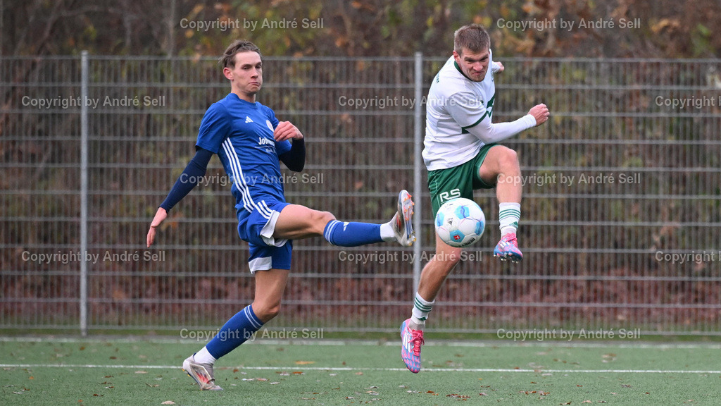 PSV Neumünster vs Oldenburger SV | Nils Drauschke (PSV #8) / Heinrich Lunau (Oldenburg #6)Fußball-Oberliga Männer 2024/2025 / PSV Neumünster vs Oldenburger SV / Kunstrasenplatz Städtisches Stadion / Neumünster / 23.11.24 - Realisiert mit Pictrs.com