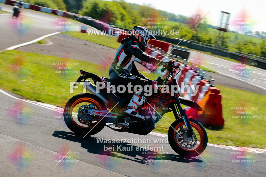 Moto-TeamOBK-21396 | Hier findet Ihr Bilder von Touristenfahrten auf der Nürburgring Nordschleife oder von anderen Veranstaltungen die ich besucht habe. Viel Spass beim Durch Schauen 