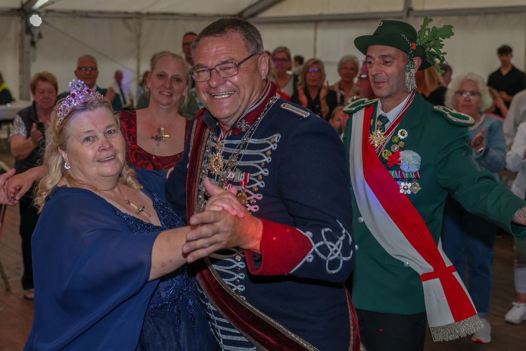 top-top.de-250601-129 | Foto, Video, Fotografie, Videografie, Fotobox, DJ, Discjockey, Musik, Musikbox, Veranstaltung, Photobooth, Amazon, Ebay, Buchtipp, Bestseller, Autor, Verlag, Buch, Wesel, Hamminkeln, NRW, Dinslaken, Rees, Drohne, Hochzeit, Party, Fotobox, Wesel, Fotograf