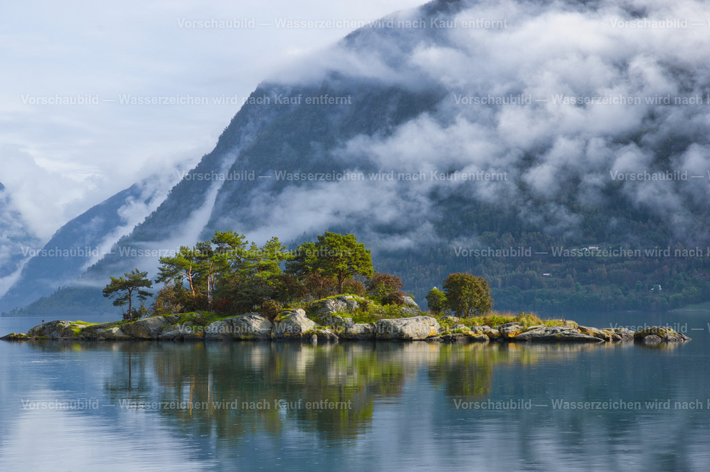 Insel im Lustrafjord | in Norwegen - Realisiert mit Pictrs.com
