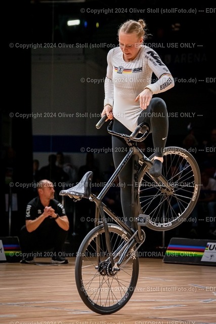 20241026OAS33602-lic | FUELLER Lara (GER / RKV Poppenweiler) First Place at UCI World Championships Indoor Artistic Cycling Bremen/GER Proposal 194,70 points Result 186,89 points - Realisiert mit Pictrs.com