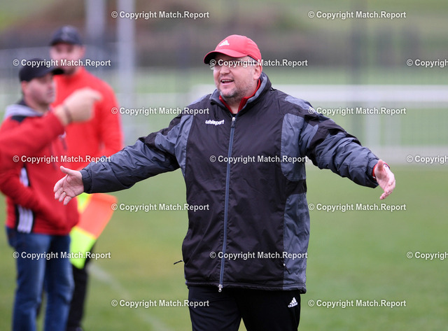 ulm | Fussball Kreisliga B1 FDS 2020/2021 am 27.09.2020 in Eutingen (Rasenplatz SV Eutingen)SV Eutingen II - FC HorbTrainer Bernd Halder (Horb)FOTO: ULMER Pressebildagentur / Moritz LissxxNOxMODELxRELEASExx