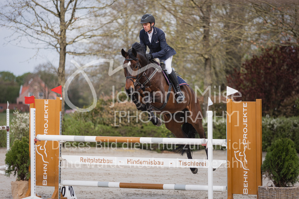 230426_HofSosath_2Ph-L-Spr-816 | Deine schönsten Turniermomente als professionelle Fotos! Entdecke hochwertige Pferdesport-Fotografie im Online-Shop. Jetzt Fotos finden & bestellen!