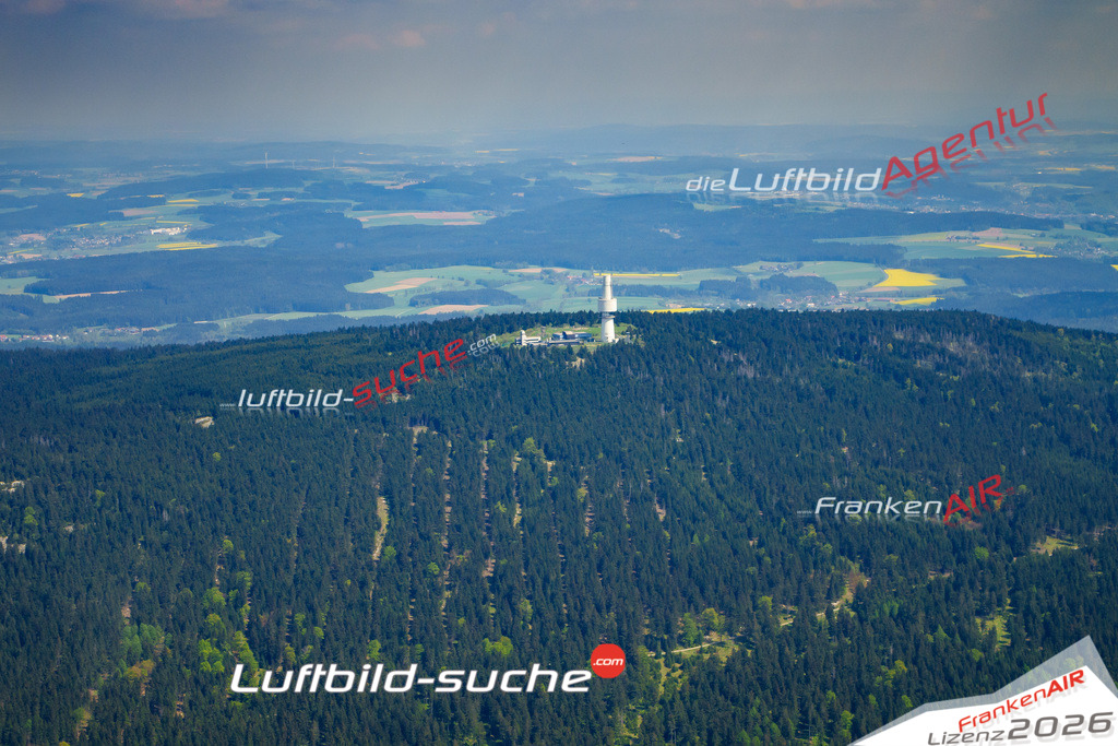 Die Luftaufnahme der Stadt Weissenstadter-forst wurde vom UL-Flugzeug heraus erstellt ( keine Drohne )- hohe Auflösung für beste Qualität