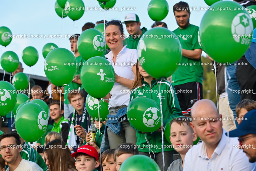 SV Feldkirchen vs. Atus Ferlach 5.5.2023 | Luftballon Aktion SV Feldkirchen, SV Feldkirchen Fans