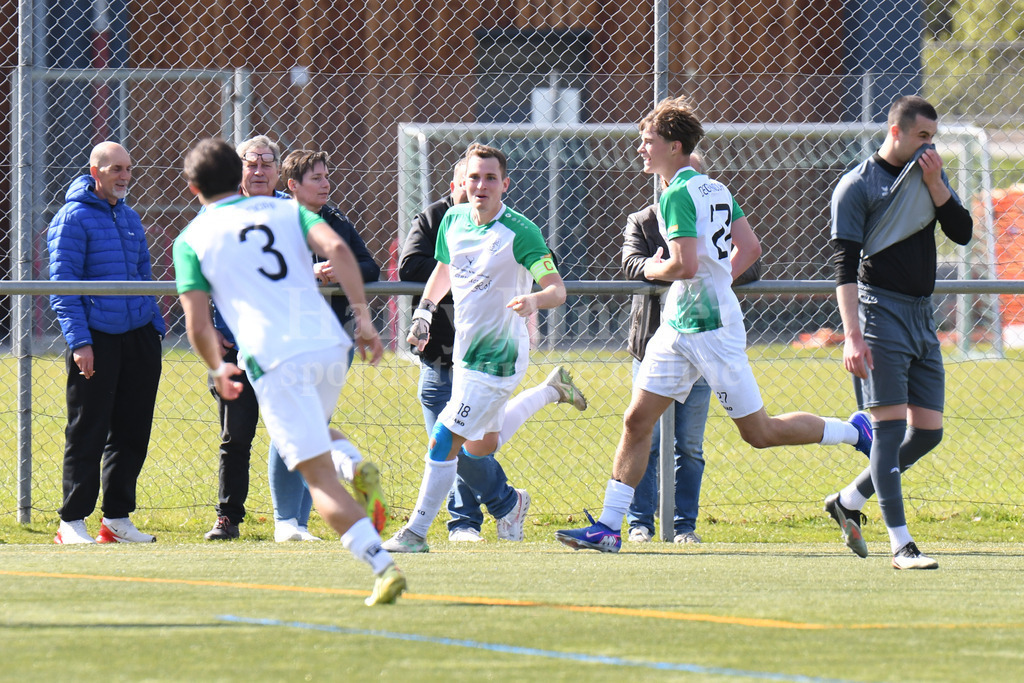 SpVgg GW Deggendorf : SV Hofkirchen | Doppeltorschütze Matthias Schaefer (SpVgg GW Deggendorf #18) - Realisiert mit Pictrs.com