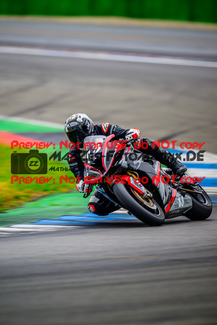 MaZZes_FotoMatrix_240614_6007705_2-28 | WEISS