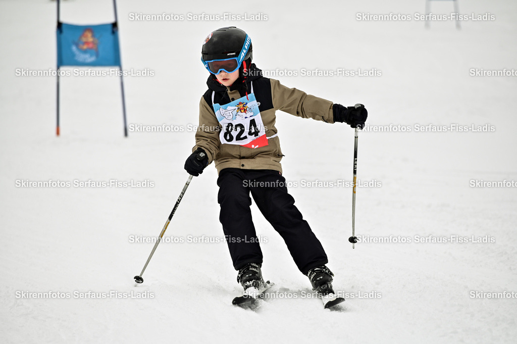 SRF_20.02.2026_1008 | Skirennfotos,Serfaus,Fiss,Ladis,Kinderskirennen,Winter,Tirol,Oberland,skirace,SFL,feelfree,weil wir's genießen,ski,Ski,skifahren,Sonnenplateau, - Realisiert mit Pictrs.com