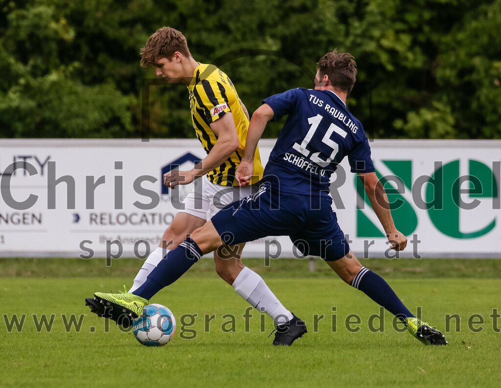 2023-07-29_013_FC_Moosinning_gegen_TuS_Raubling | Moosinning, Deutschland, 29.07.2023:
Fußball, Bezirksliga Oberbayern Ost 2023 / 2024, 1. Spieltag, FC Moosinning gegen TuS Raubling, Endergebnis: 0:7

Martin Buttstedt (FC Moosinning, #7), Valentin Schoeffel (TuS Raubling, #15)

Foto: Christian Riedel / fotografie-riedel.net
