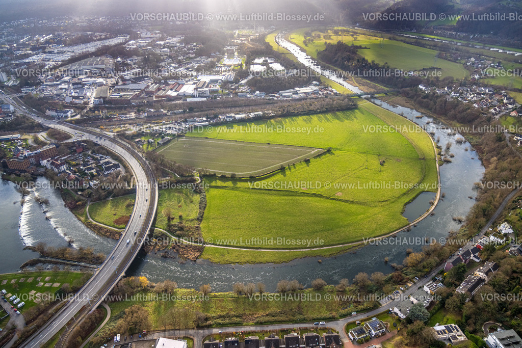 Hattingen251200191 | Luftbild, Fluss Ruhr und Wiesenfläche Im klyffer Feld, Ruhrbogen mit Ruhrbrücke Bochumer Straße und Leinpfad, hinten das Gewerbegebiet Gottwaldstraße, Hattingen, Ruhrgebiet, Nordrhein-Westfalen, Deutschland