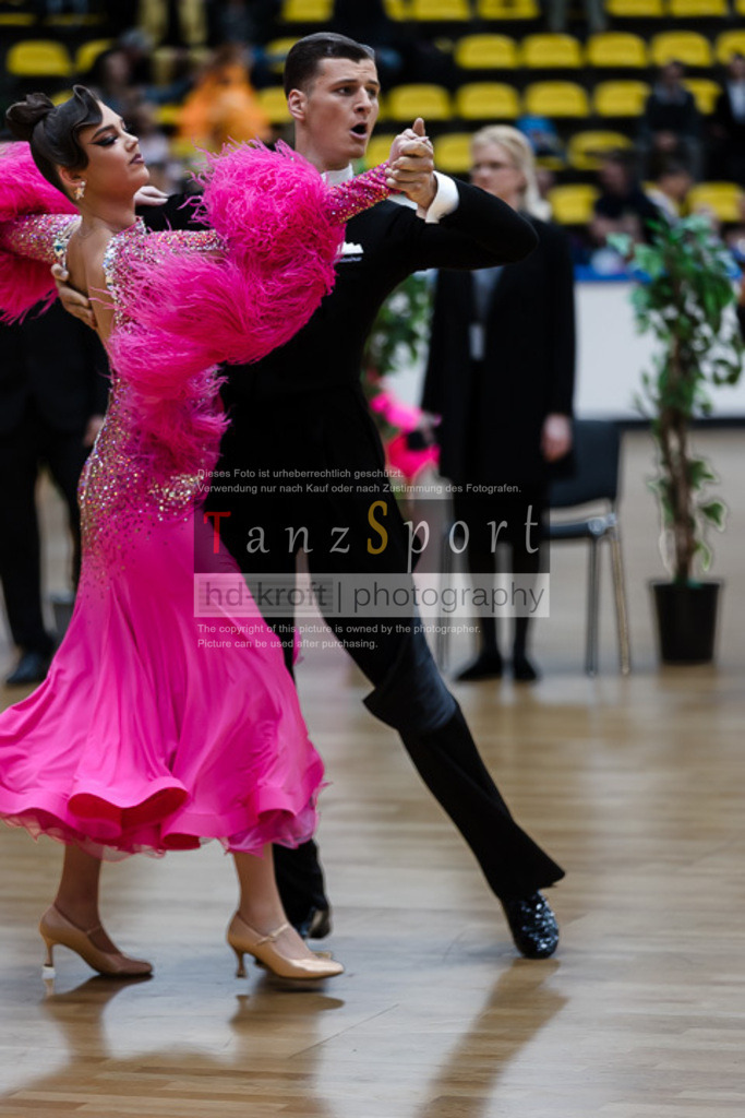 20250517_HessenTanzt_WDSF_IntOpen_Std_1392 | Tanzsportbilder, Standardtanz, Lateintanz, WDSF, DTV, LTVB, dancecomp, goc, hessen tanzt, blaues band der spree, walzer, tango, wiener walzer, slowfox, quickstepp, samba, rumba, cha-cha-cha, paso doble. jive, hd-kroft photography, turniertanzsport