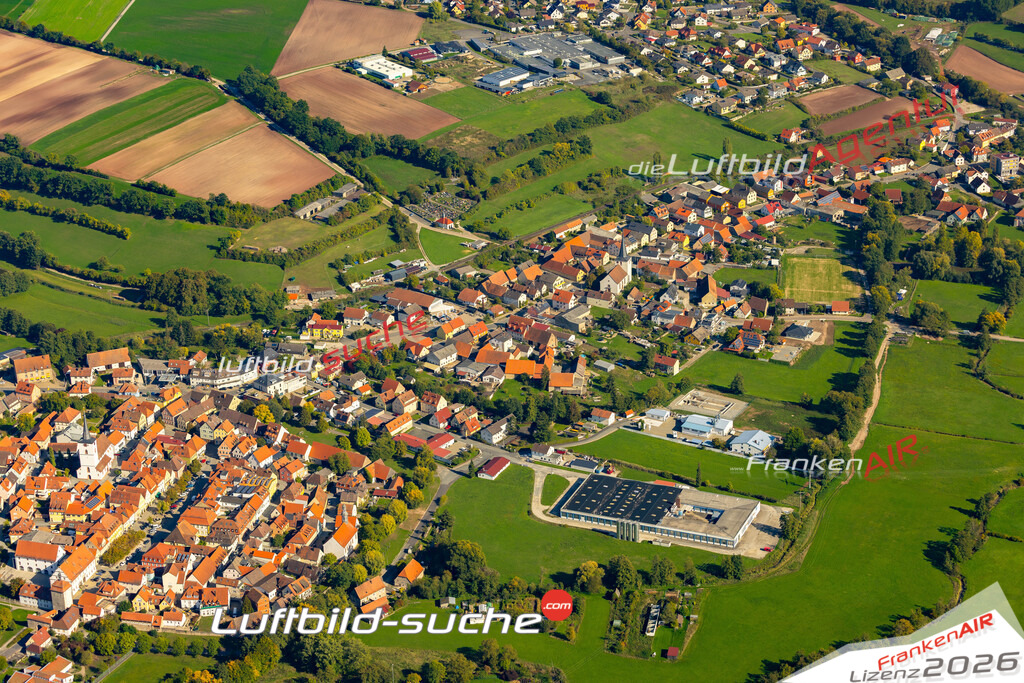 Das Luftbild der Stadt Schlüsselfeld wurde 2022 vom Flugzeug heraus erstellt (keine Drohnen-Aufnahmen) Aufnahmehöhe ca.450 Meter- hohe Bildauflösung und Druck-Qualität. Garantiert!