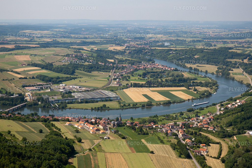 Aerial view: View of the town in Schengen in the state Remich, Luxembourg.Photo: IMG_29661.jpg taken on 06/27/2010 by Werner Riehm/FLY-FOTO.comResolution of the original: 4582 x 3055 px