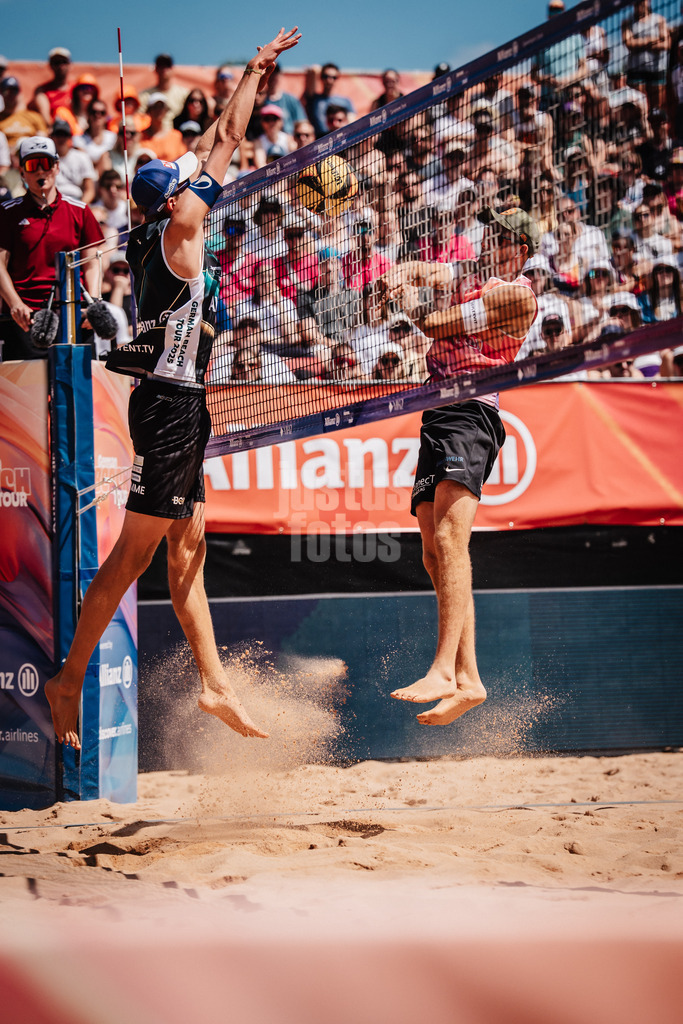 Beachvolleyball | Männer | Allianz German Beach Tour 2025 | Tourstop München | 12.07.2025 | v.l. Momme Lorenz blockt Benedikt Sagstetter