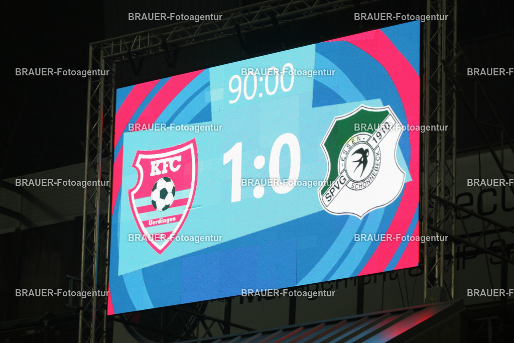 15.11.2025 KFC Uerdingen - SPVG Schonnebeck | Krefeld, Deutschland, 15.11.2025: Anzeigetafel während des Oberliga Niederrhein Spiels zwischen KFC Uerdingen  - Spvg Essen Schonnebeck am 15.11. 2025 im Krefelder Grotenburg - Stadion in Krefeld, Deutschland. (Foto Ralph Görtz / Brauer-Fotoagentur)