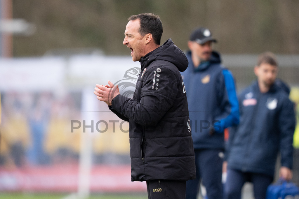 VfB Stuttgart II vs. TSG Hoffenheim II, Fussball, 3. Liga, 26. Spieltag, 15.03.2026 | Nico Willig (Trainer VfB Stuttgart II),VfB Stuttgart II vs. TSG Hoffenheim II, Fussball, 3. Liga, 26. Spieltag, 15.03.2026Foto: photosbyphips/Philip Ziegler