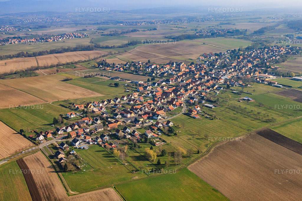 Vue aérienne: Vue de la ville depuis le sud-ouest à Eschbach dans le département Bas Rhin, France – .Photo: IMG_62807.jpg prise le 09/03/2014 par Werner Riehm/FLY-FOTO.eu – Résolution de l'original: 4752 x 3168 px