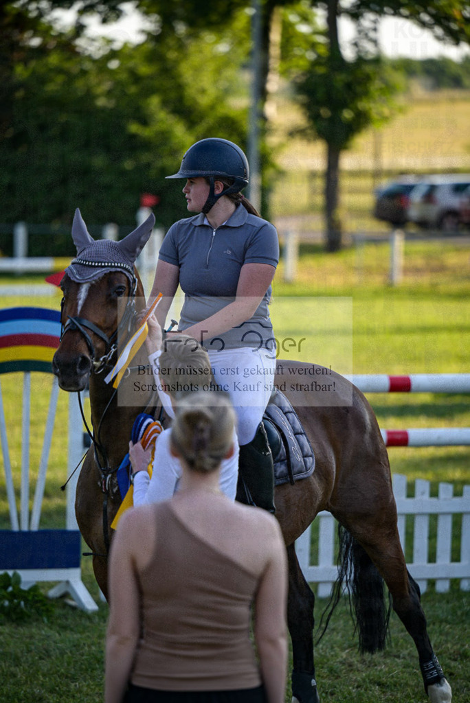Reitturnier Voxtrup | Entdecke hochwertige Reitturnierfotos von Foto Oger. Professionell, emotional und authentisch – jetzt Lieblingsmomente im Shop bestellen.Deutschlandweite Turnierfotografie. - Realisiert mit Pictrs.com