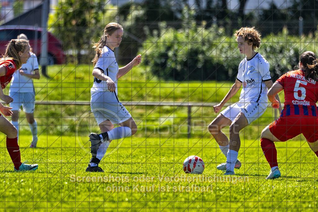 20260906_124621_0320-Bearbeitet_(c)_by_PhotoPeet | Celine Weingold (1.FC Donzdorf #16) und Larissa Wiedmann (1.FC Donzdorf #03)1.FC Donzdorf (weiß) vs. 1.FC Heidenheim 1846 (rot), Fußball, Frauen-Verbandspokal Gruppe 2, 2. Runde, Saison 2026/2027, Rasenplatz Lautertal Stadion, Süßener Straße 16, 73072 Donzdorf, 06.09.2026 - 11:00 Uhr,Foto: PhotoPeet / Sport- &amp; Eventfotografie / Peter Harich