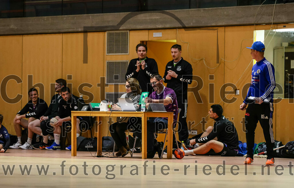 2024-02-24_079_SpVgg_Altenerding_gegen_SSG_Metten_Frauen | Erding, Deutschland, 24.02.2024:
Handball, Bezirksoberliga Frauen Altbayern 2023 / 2024, 15. Spieltag, SpVgg Altenerding gegen SSG Metten, Endergebnis: 32:28

Trainer Manuel Schwab (SSG Metten)

Foto: Christian Riedel / fotografie-riedel.net